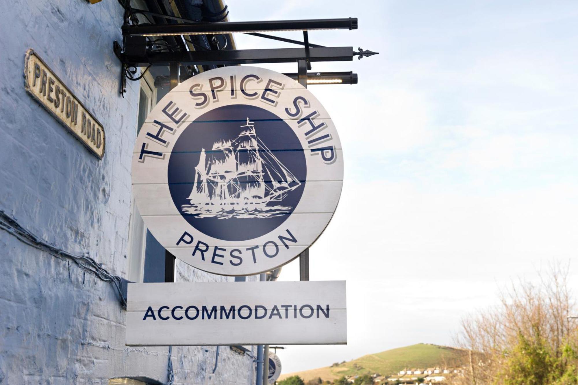 The Spice Ship Hotel Уеймут Екстериор снимка