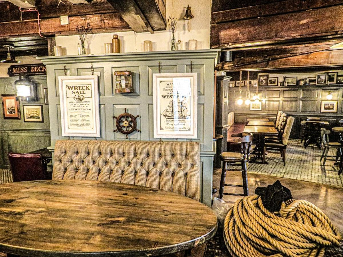 The Spice Ship Hotel Уеймут Екстериор снимка