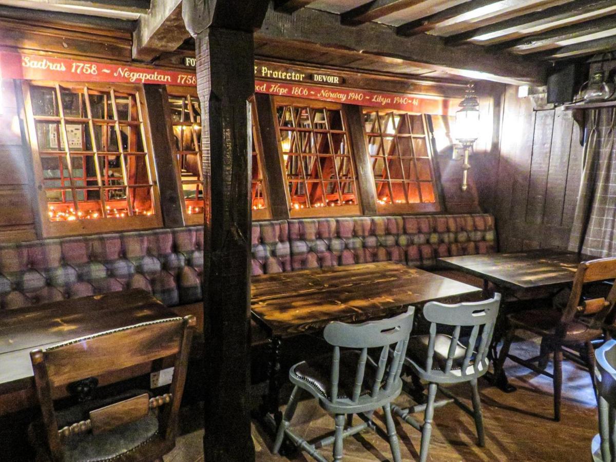 The Spice Ship Hotel Уеймут Екстериор снимка